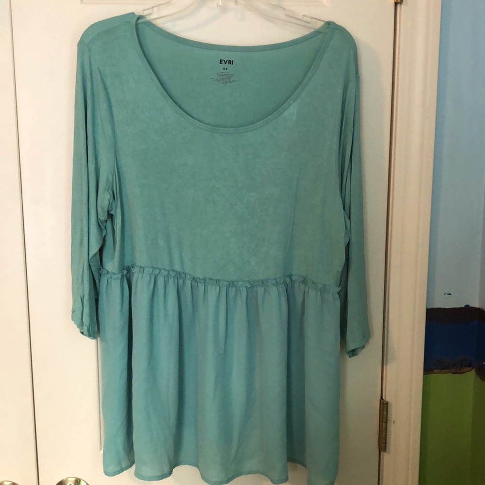 EVRI Scoop neck shirt